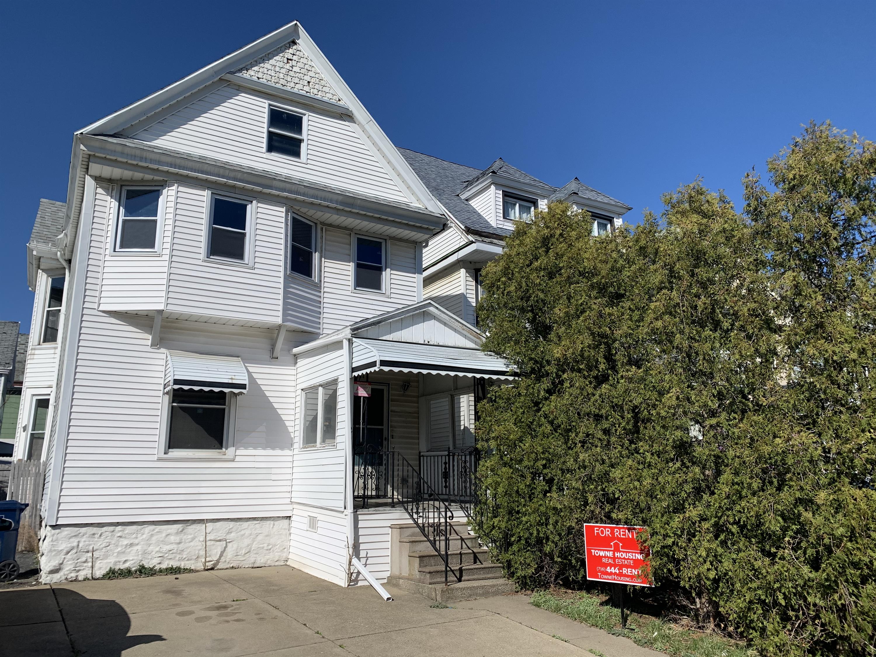 204 West Ferry Street - Lower