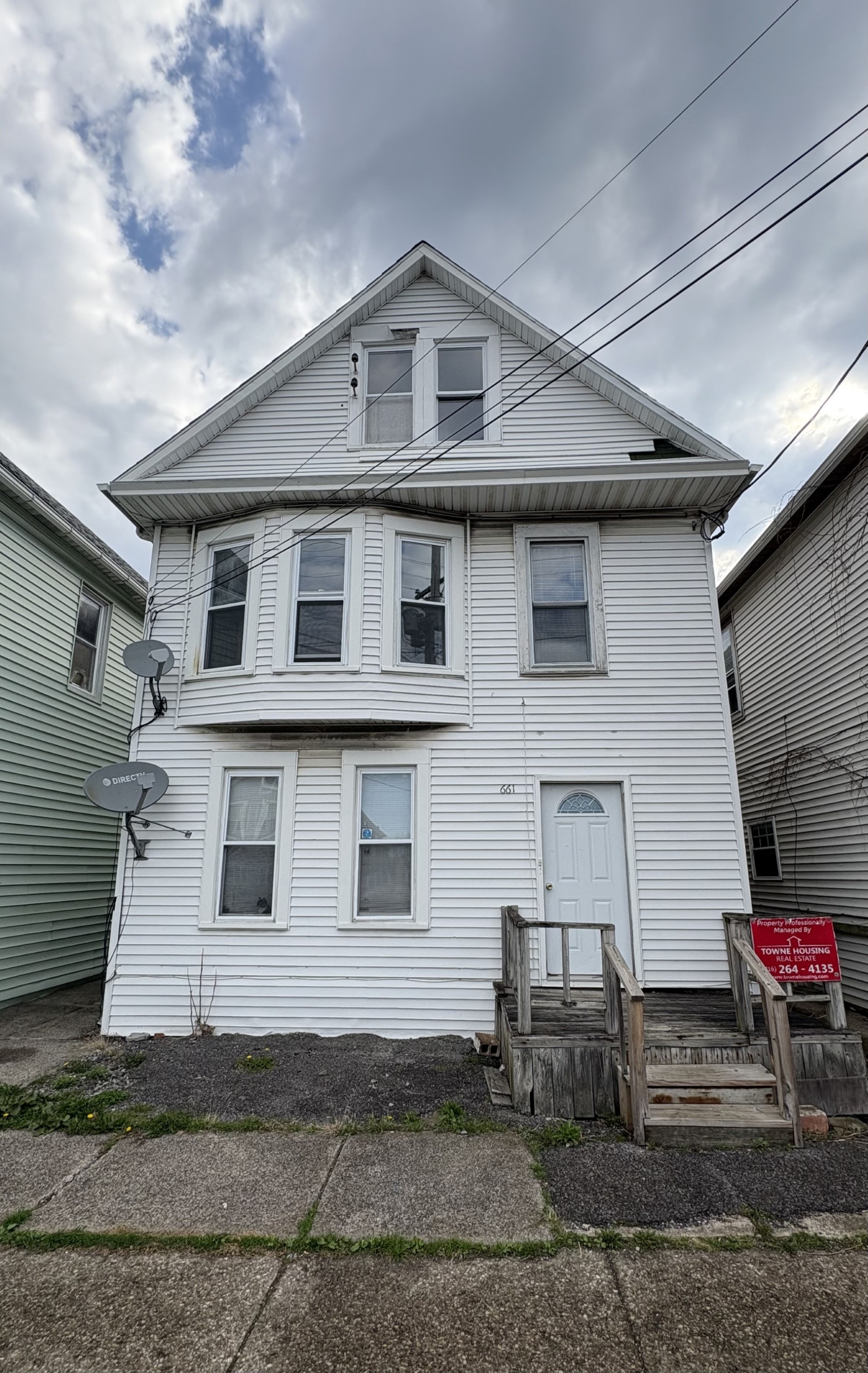 661 Oliver St - upper rear