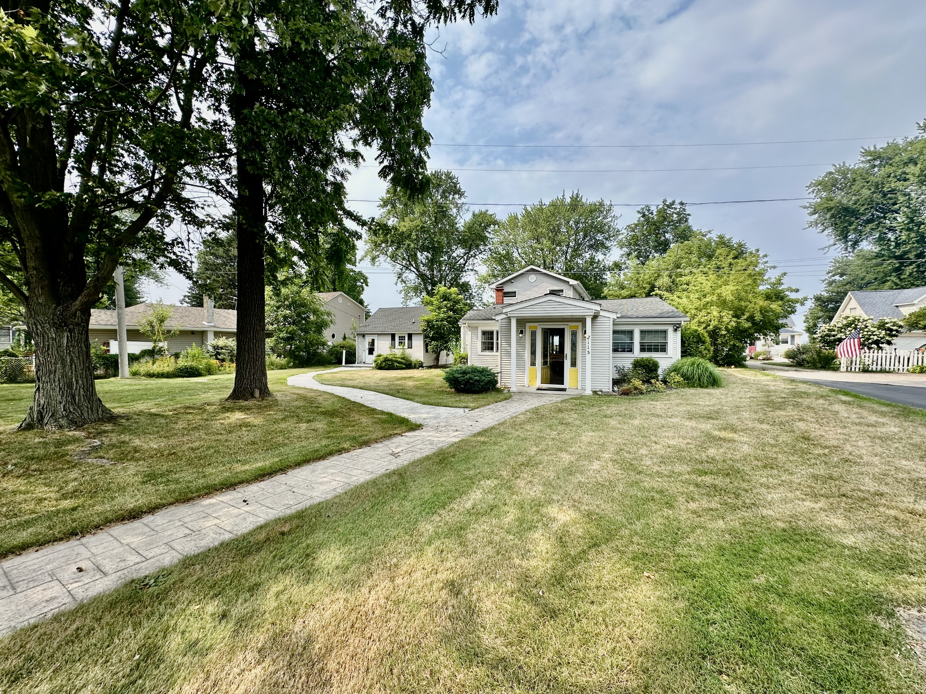 2115 Lake Road